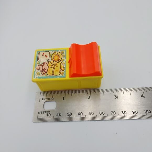 1972 Fisher Price Little People Life Baby Diaper Changing Table Yellow Red 70s - Picture 5 of 5